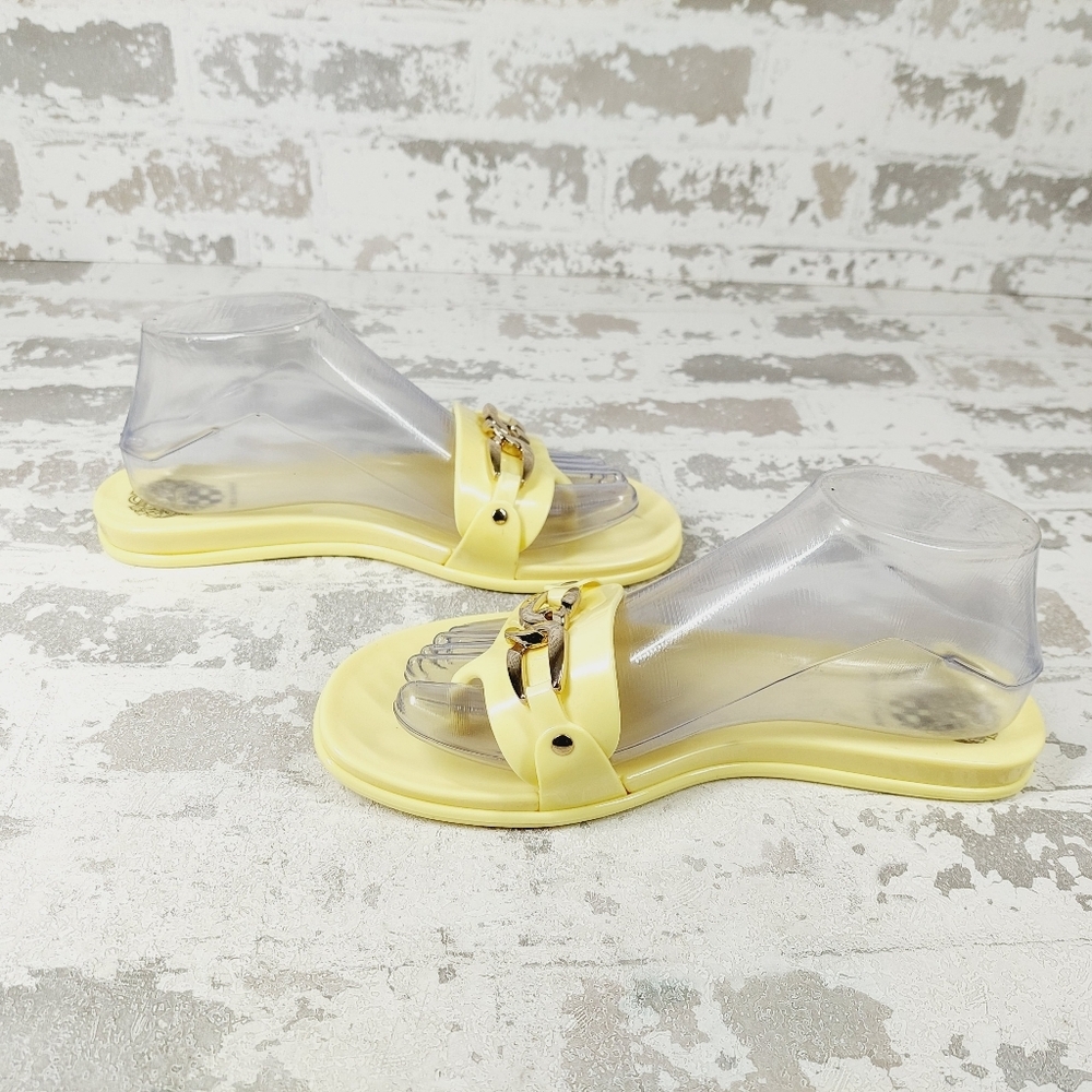 NEW Vince Camuto Evolet Yellow Chain Detail Thong Slide Sandals V86 - Picture 7 of 13